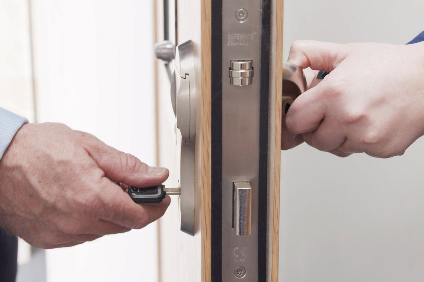 Sentry Doors Announces New Partnership with Safehinge Primera, Enhancing Safety Solutions for Healthcare and Education Environments